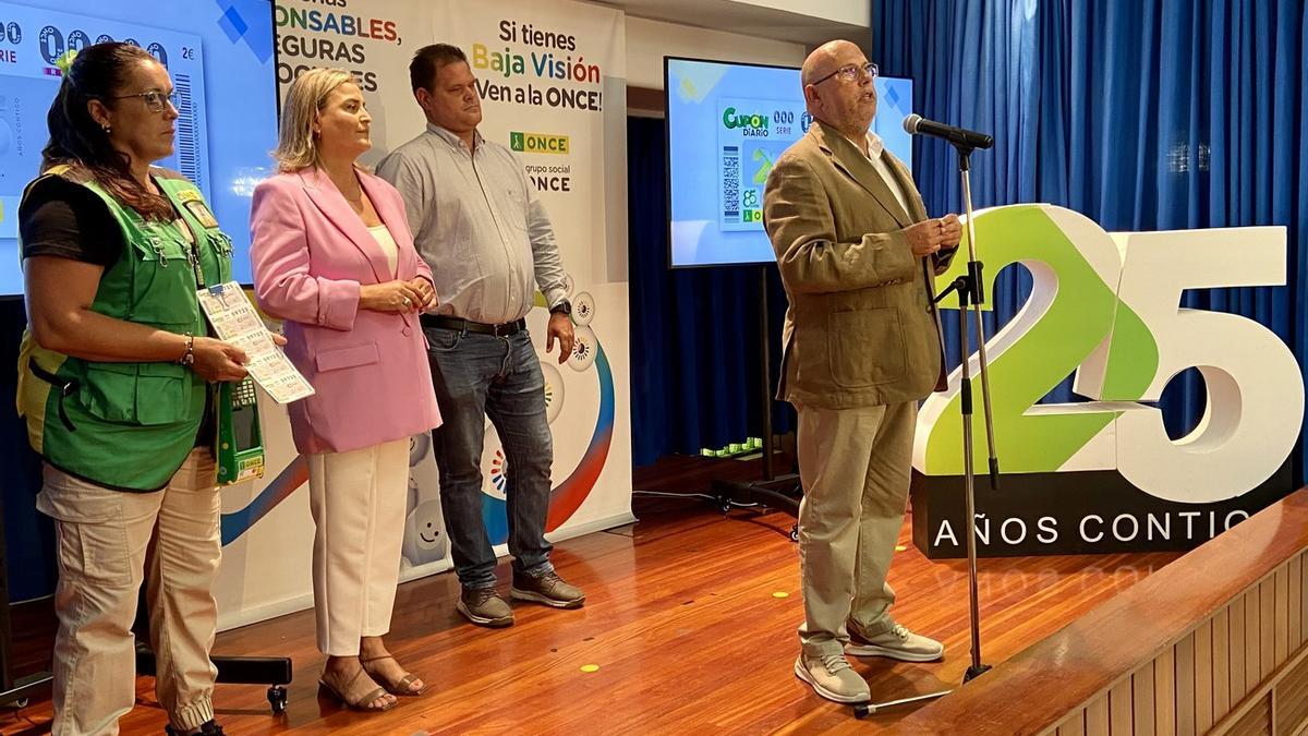 Imagen de la presentación del cupón de la ONCE dedicado a la Televisión Canaria.