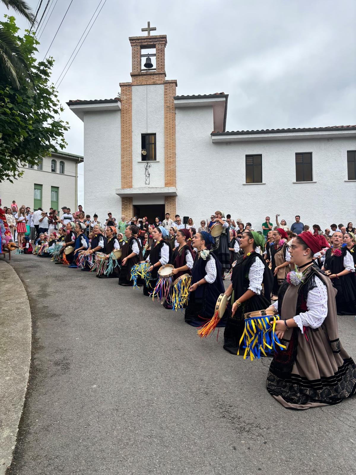 Fiesta del Carmen en Bustio (Ribadedeva) Fiesta del Carmen en Bustio (Ribadedeva)