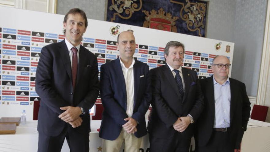 El seleccionador nacional Lopetegui, el alcalde Echávarri, el presidente de la RFEF Larrea y el del Hércules Ramírez, este jueves en Alicante