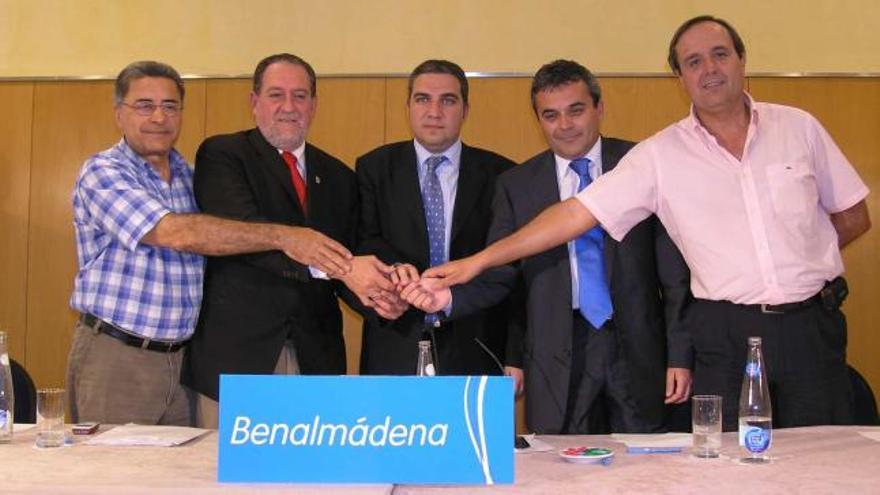 José Luis Moleón, Enrique Moya, Elías Bendodo, Jesús Fortes y Manuel Crespo firmaron en 2009 una moción contra Carnero.