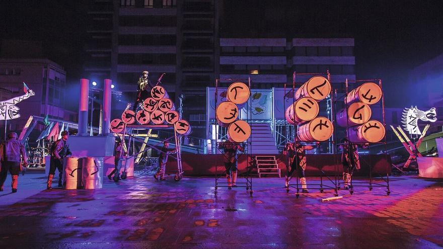 Xarxa Teatre también escenificó su espectacular obra ‘Ara Pacis’ en Vila-real, con la plaza Major como escenario.