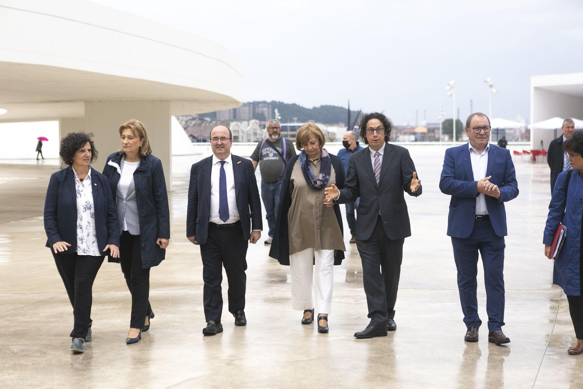 El Ministro de Cultura, Miquel Iceta, visita el Centro Niemeyer