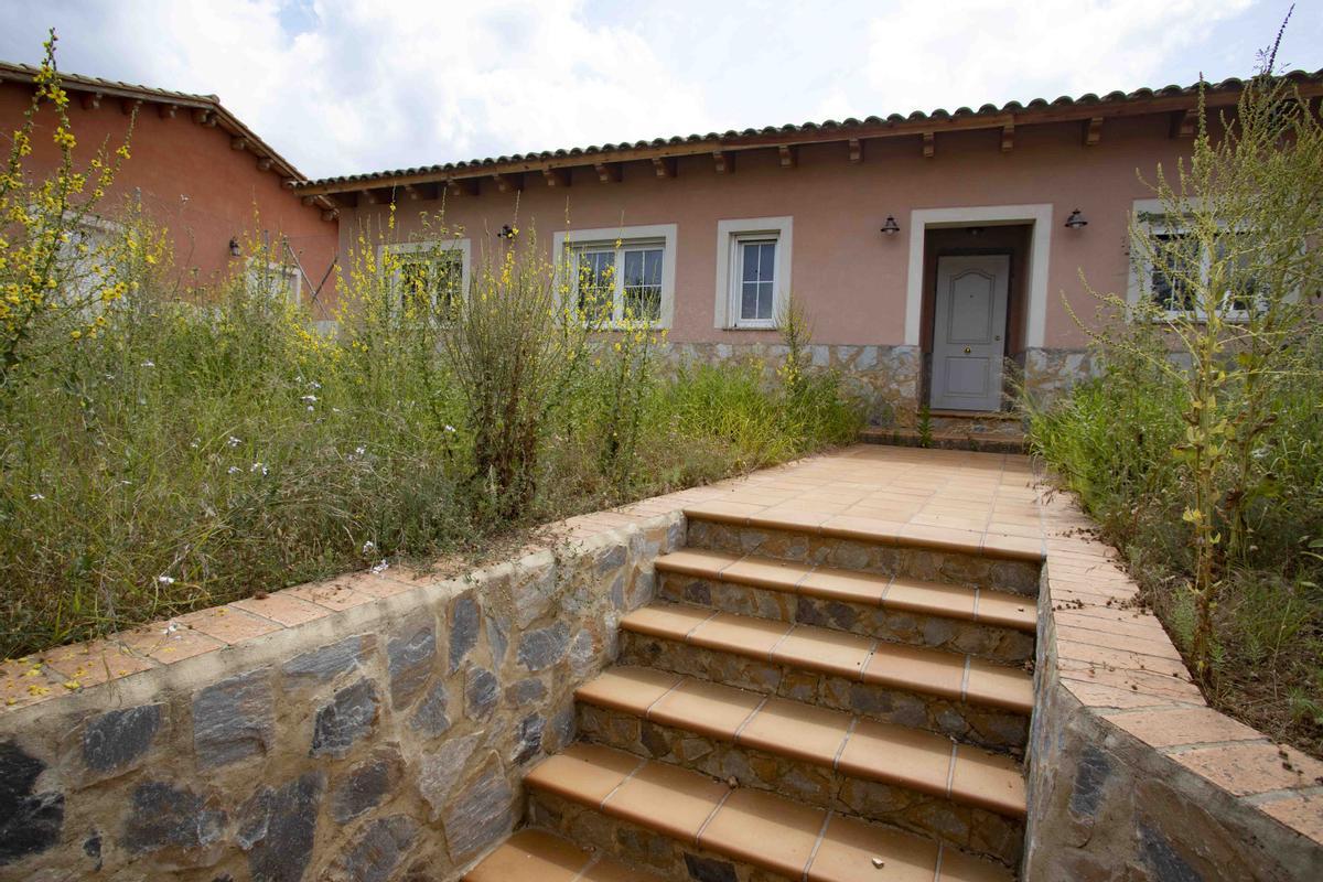 Urbanización la Besana paralizada desde 2008, en l’Énova.