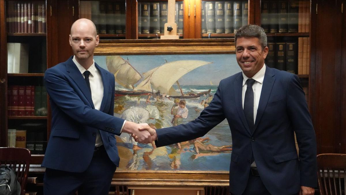 Guillaume Kientz, director de la Hispanic Society, el «president» Carlos Mazón, el jueves en Nueva York.