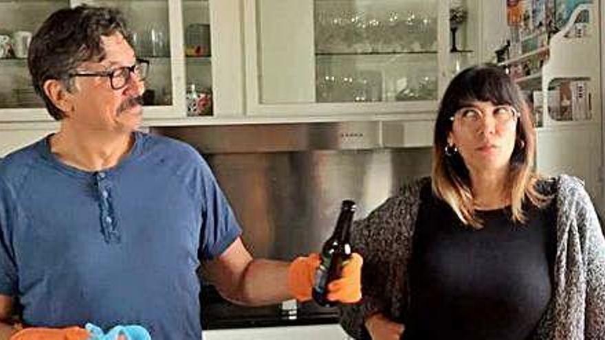 Carlos Bardem y Cecilia Gessa en una escena de 'Diarios de la cuarentena'.