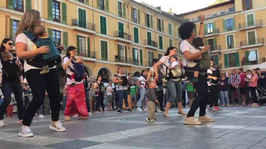 'Bailando con mamá': flashmob en Palma