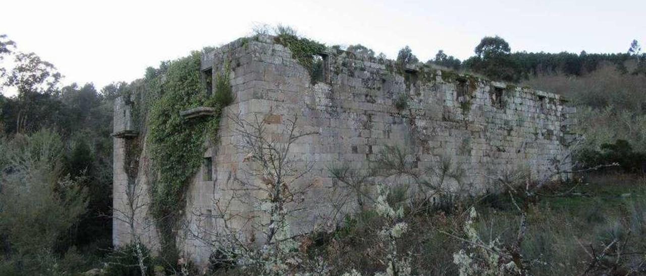 Estado del monasterio y conjunto natural de Santa Comba de Naves, en Palmés. // Iñaki Osorio