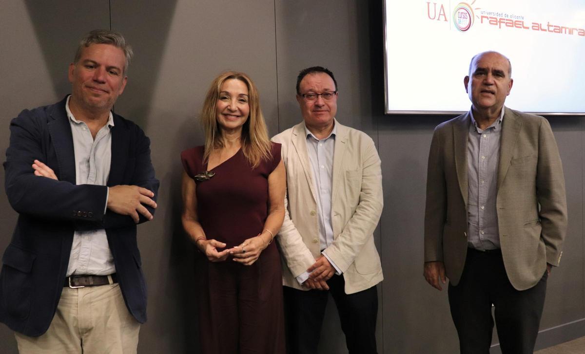 Jorge Moya, vicedecano de Relaciones Internacionales de la Facultad de Derecho; Verónica López, directora del curso (UA); Josep Ochoa, secretario general UA; y Miguel Ángel Martínez, codirector del curso (ICALI).