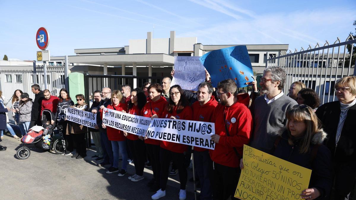 Las familias del colegio de Educación Especial de Castiello reclaman más auxiliares.