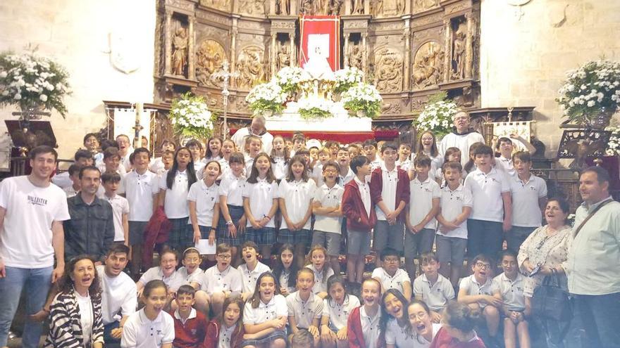 Así ha sido la visita del Colegio San Antonio a la patrona de Cáceres