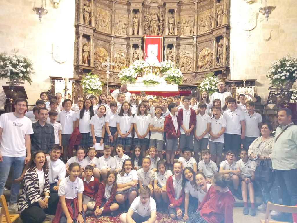Los escolares visitan a la patrona de Cáceres