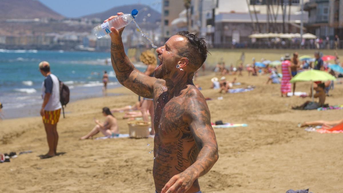 Llega una nueva ola de calor a España y va a batir récords históricos con temperaturas de hasta 45 grados