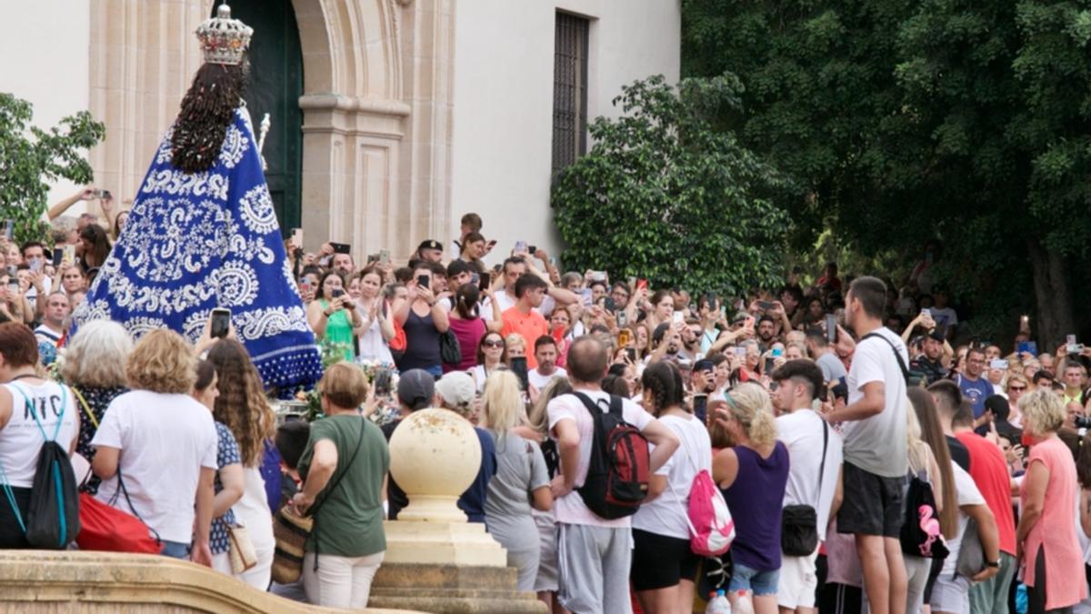 &#039;La Morenica&#039; llega a su santuario.