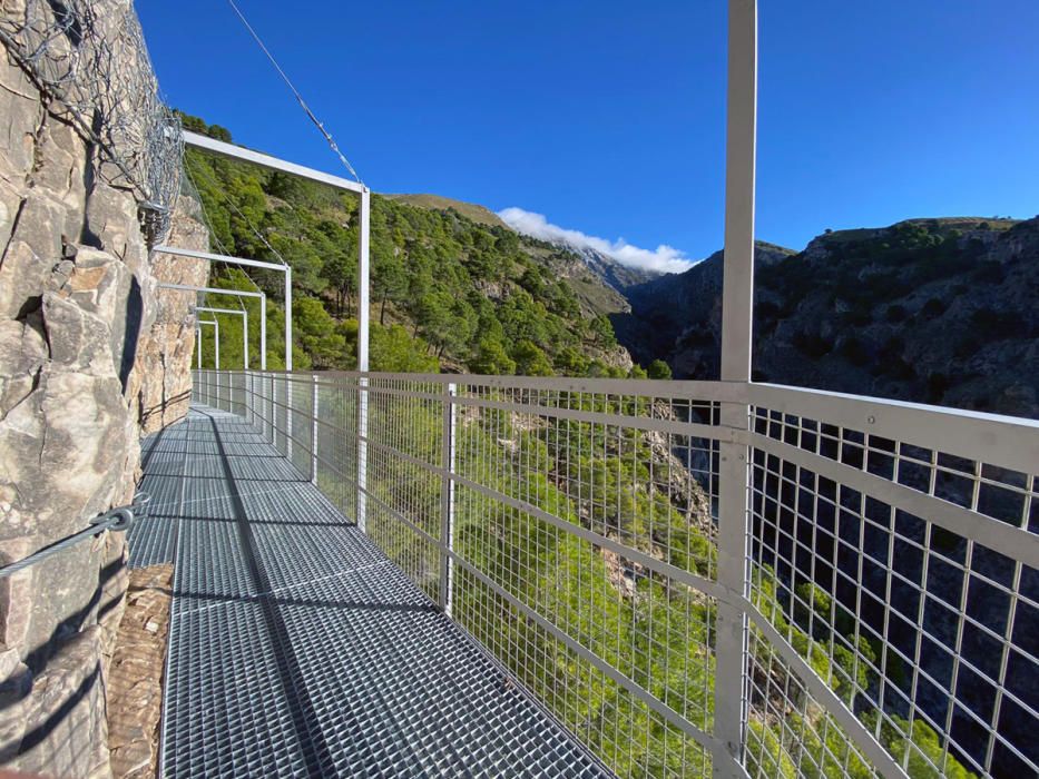 Inauguran el puente colgante de El Saltillo, en la Axarquía