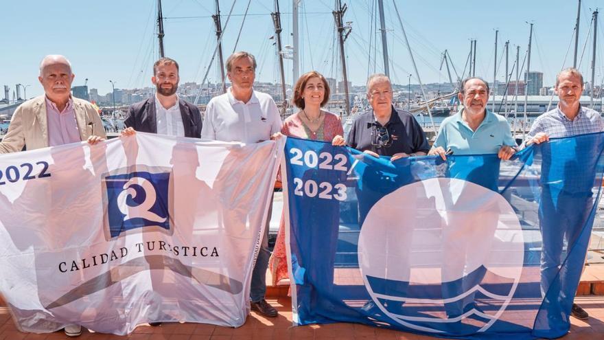 El Real Club Náutico ya luce bandera azul