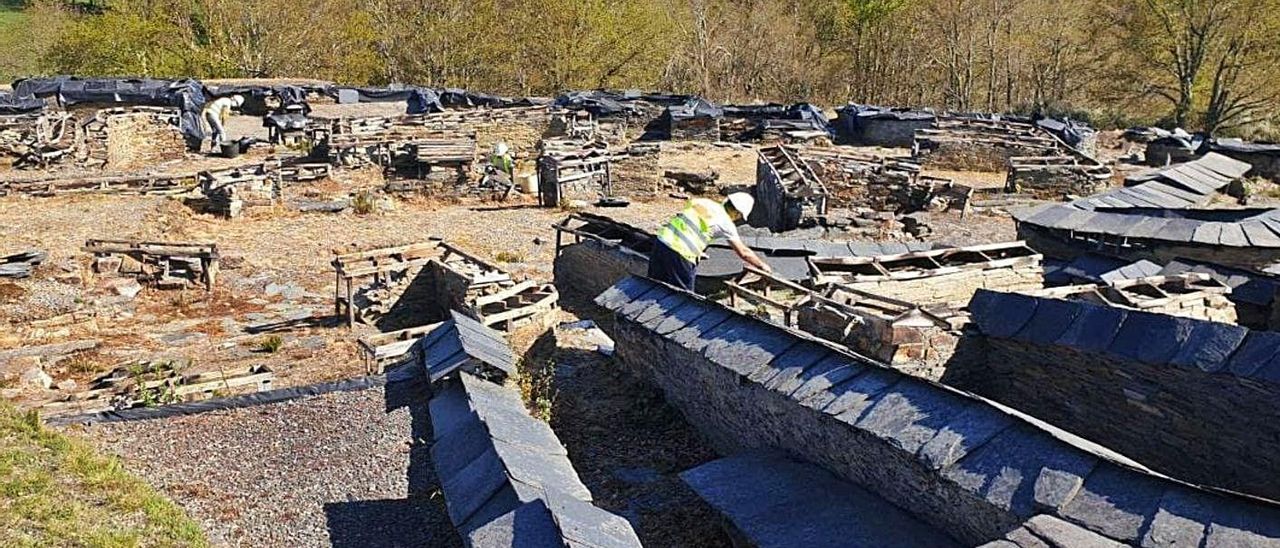 Estado actual de los trabajos de la obra de consolidación en el castro Chao Samartín, en Grandas de Salime. | |