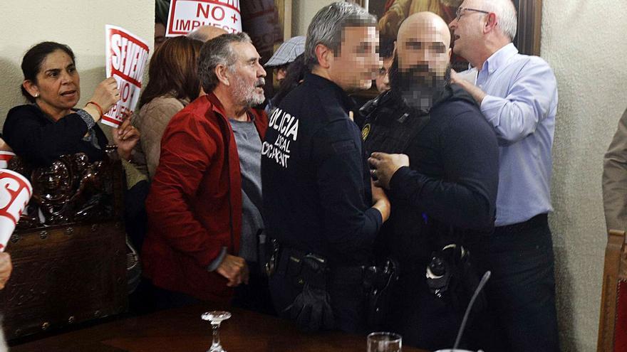 Carcaixent descarta recurrir el fallo que anuló la subida fiscal y recortará 1,2 millones - Vimarsana News