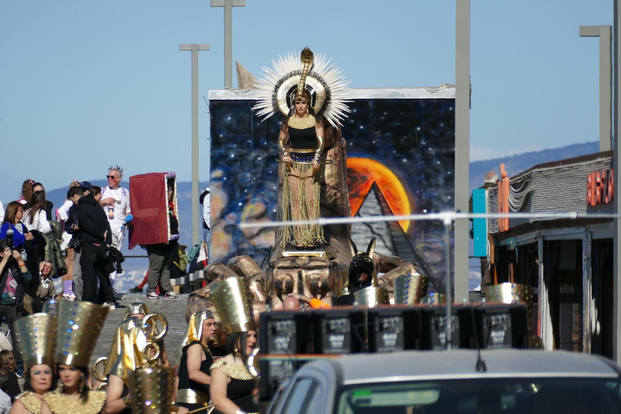 L'Escala s'acoloreix amb la rua de carnaval