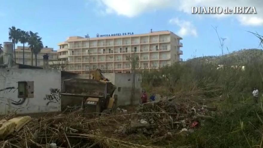 Excavan cerca de una casa okupa en busca de pistas sobre la desaparición de Nuria Escalante