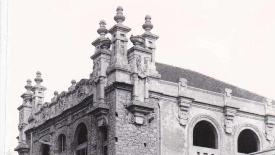 La antigua Casa del Pueblo construida por las sociedades obreras precursoras de la CNT.