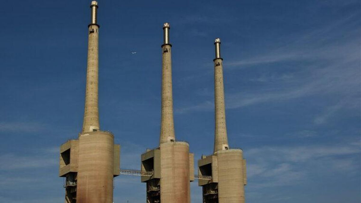 Les Tres Xemeneies de Sant Adrià, Barcelona