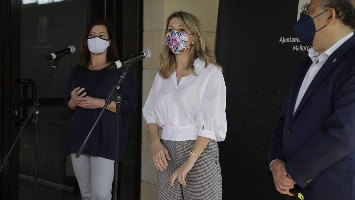 Yolanda Díaz, ministra de Trabajo, con la presidenta Armengol, hoy en Calvià. G. BOSCH