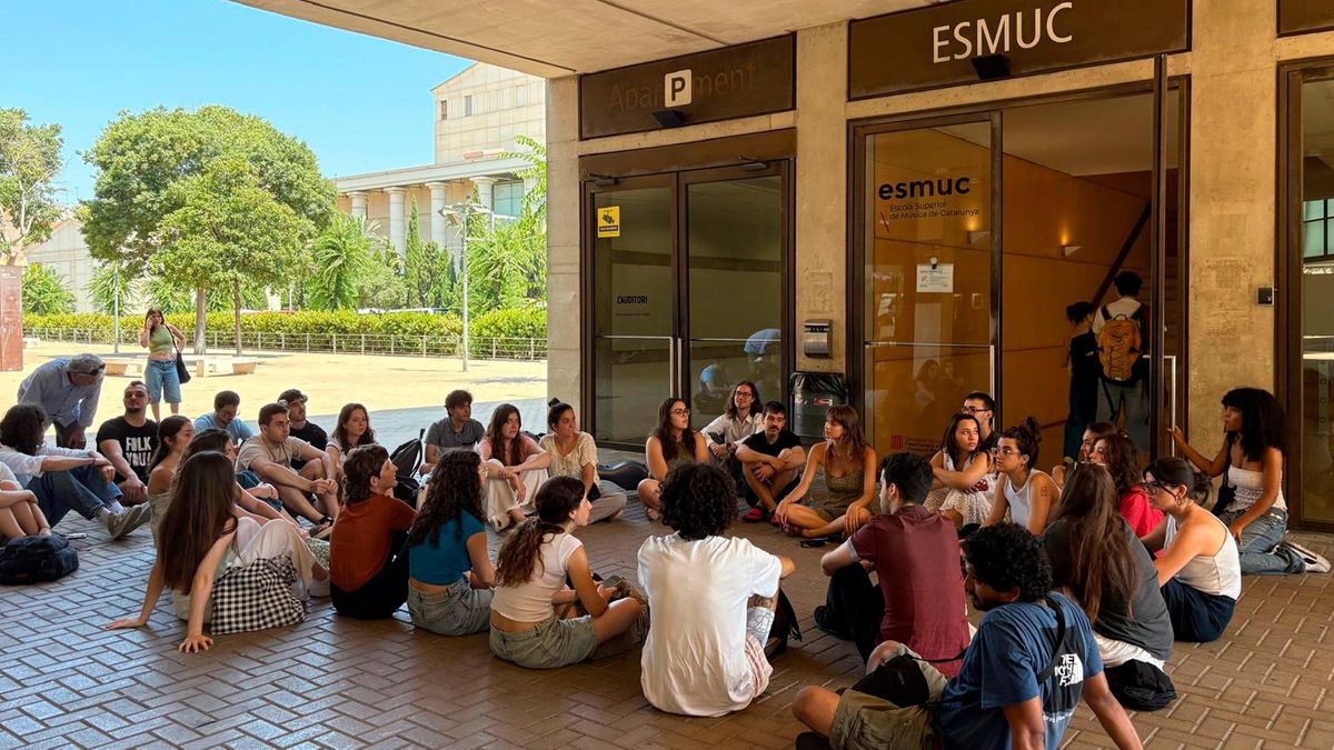 Una protesta de estudiantes de música en el Esmuc contra los abusos en las instituciones este miércoles.