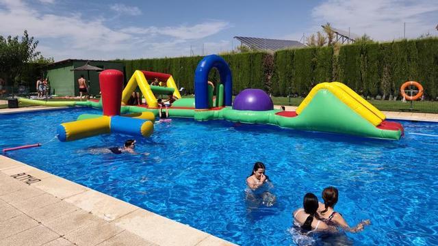 Las piscinas de Bárboles acogieron una jornada divertida y refrescante  con juegos para los más pequeños.