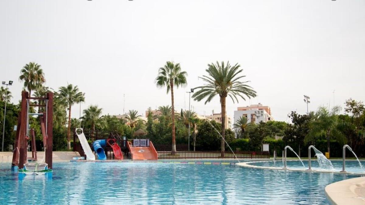 Piso muy lumonoso con piscina en Benicalap