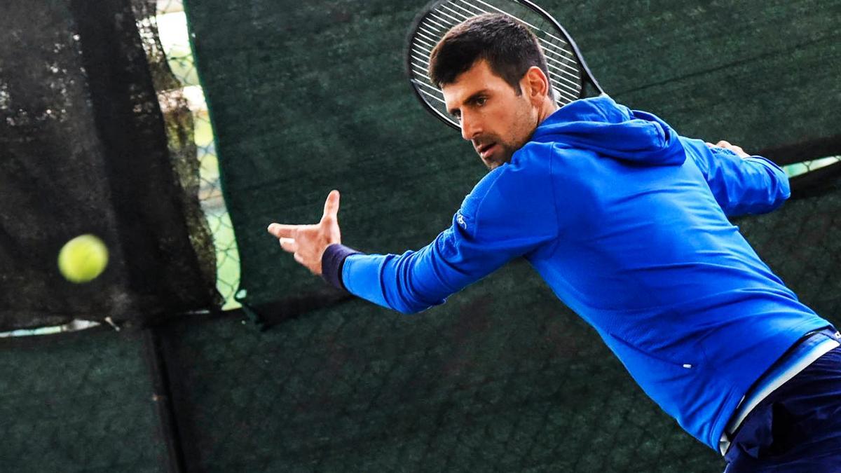 Novak Djokovic entrena en Torremolinos.