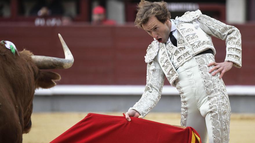 Román: &quot;Atacar a los toros desde un despacho es mera cobardía&quot;