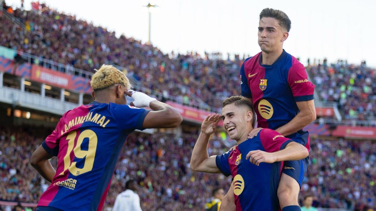 Lamine Yamal, Fermín y Gavi celebrando el segundo gol ante el Villarreal