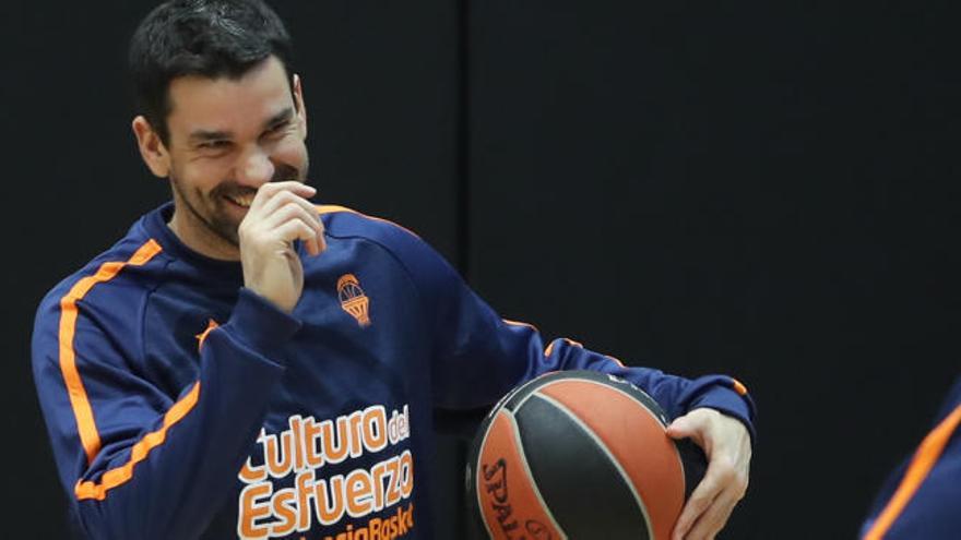 Rafa Martínez, en un entrenamiento en La Fonteta