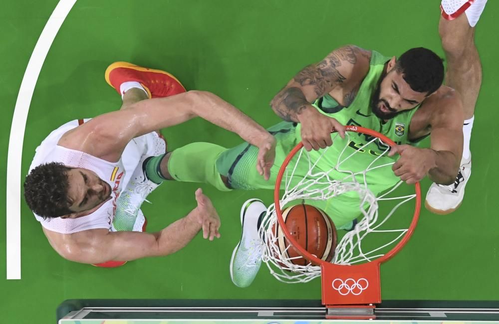 Las mejores imágenes del Brasil - España de baloncesto en Río 2016.