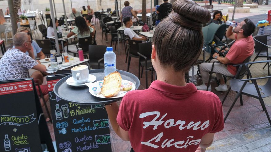Camarero es la profesión más contratada en seis de las nueve comarcas alicantinas