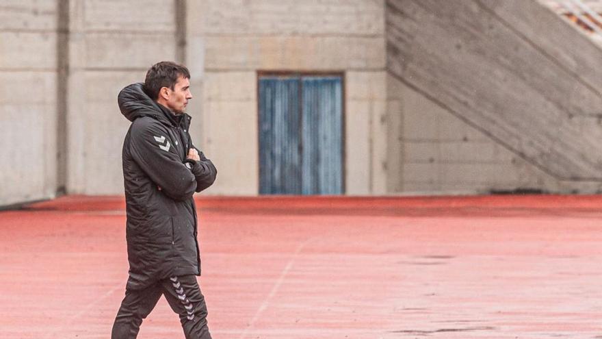 Asier Garitano, durante la concentración blanquiazul en la Península.