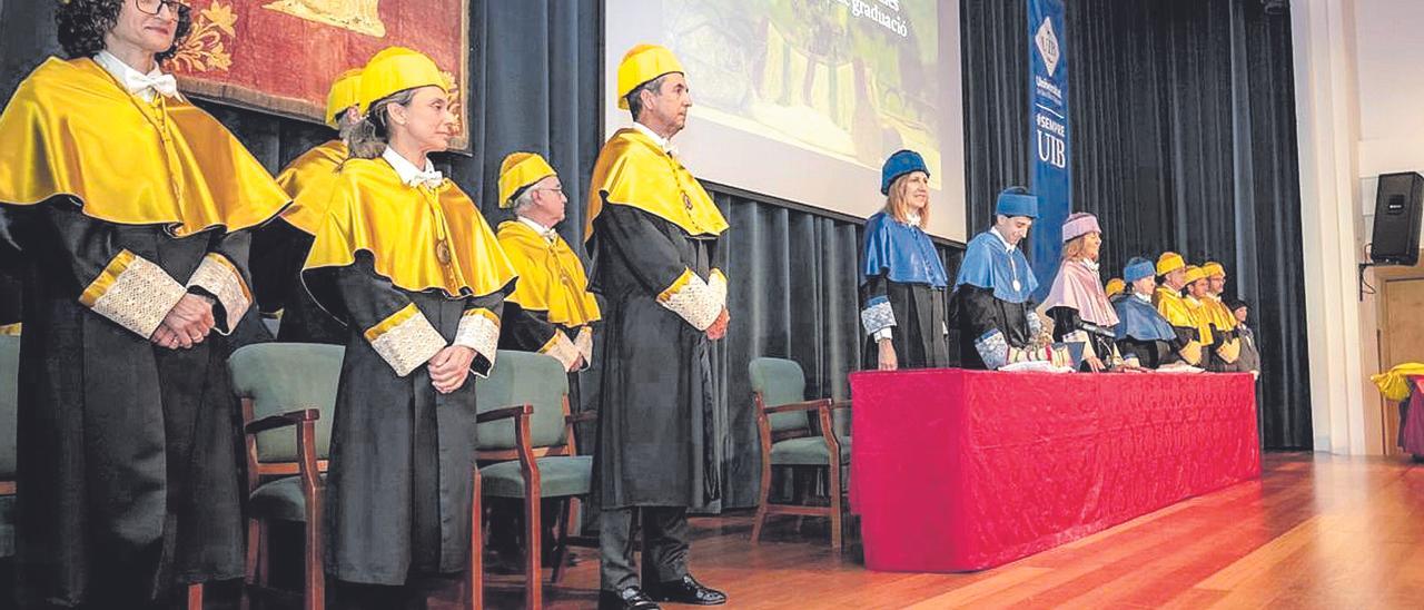 Una ceremonia de graduación en la sede central de la UIB.