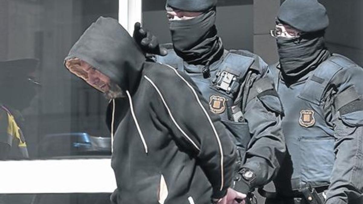 Momento de la detención del presunto cabecilla de la célula yihadista, el pasado 8 de abril en Sabadell.