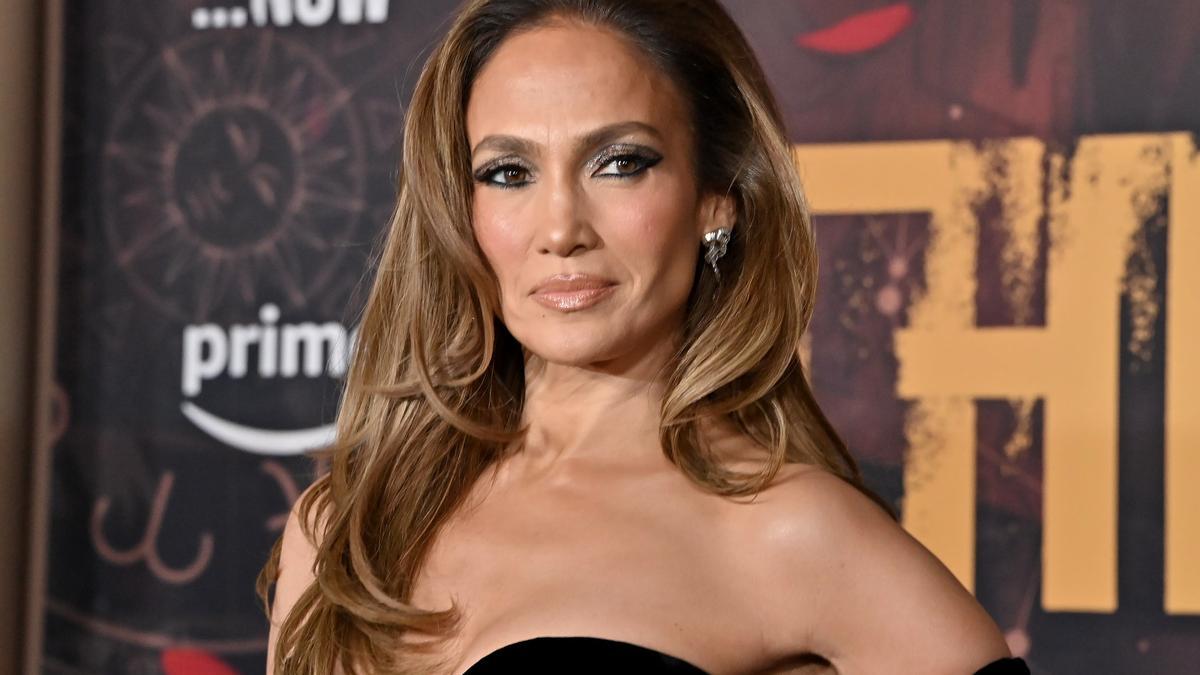 Jennifer Lopez tiene los vaqueros 'wide leg' que mejor sientan a cualquier edad