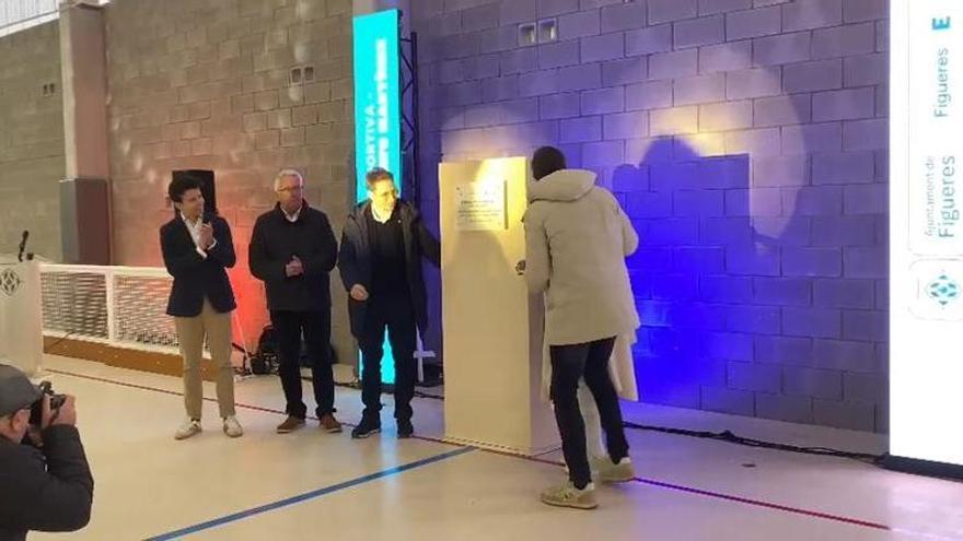 Destapada la placa commemorativa dedicada a l'arquitecte Pelayo Martínez