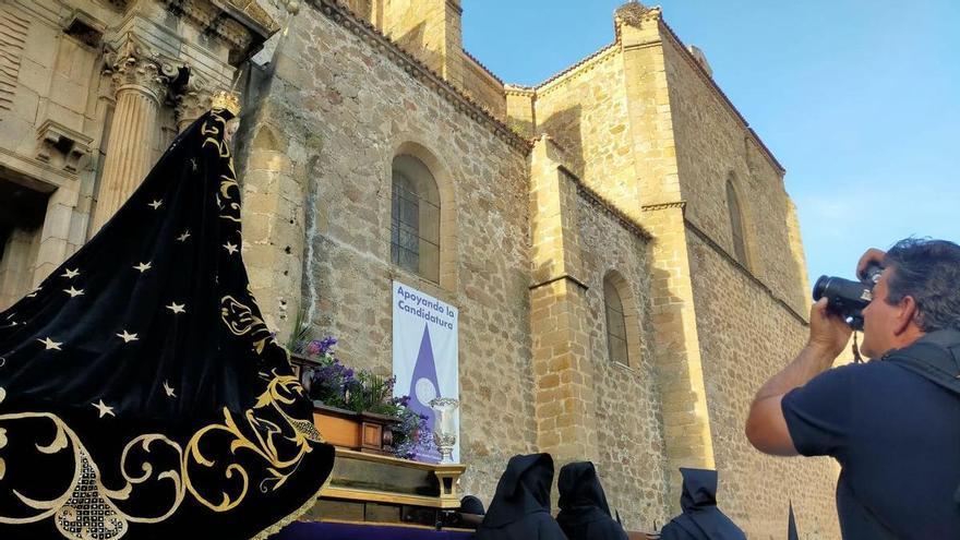 El Sepulcro y la Soledad impresionan en Plasencia