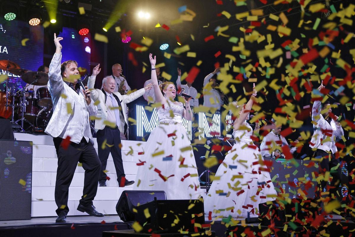 Les imatges de l'Orquestra Maravella a la Festa Major de Caldes de Malavella