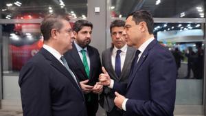 El presidente de Castilla-La Mancha, Emiliano García-Page, esta mañana en Fitur con sus homólogos de Andalucía, Valencia y Murcia.