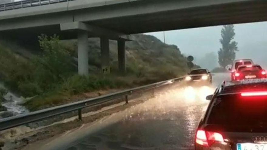 Un conductor muere arrastrado por las fuertes lluvias en Navarra