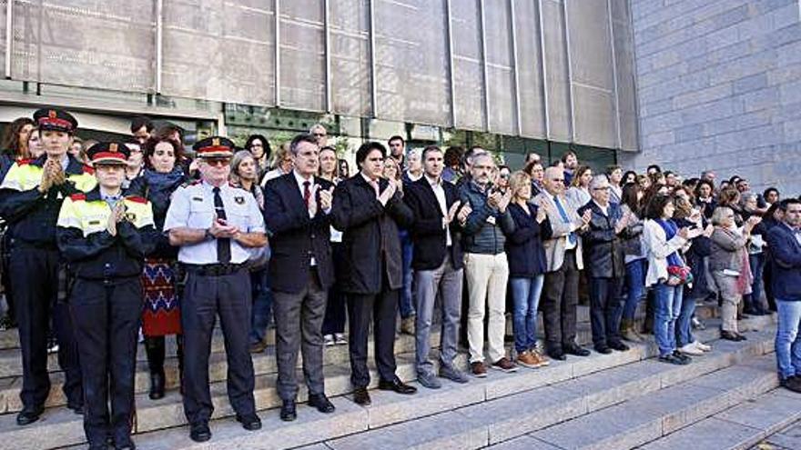 Minut de silenci  en homenatge a les víctimes del temporal