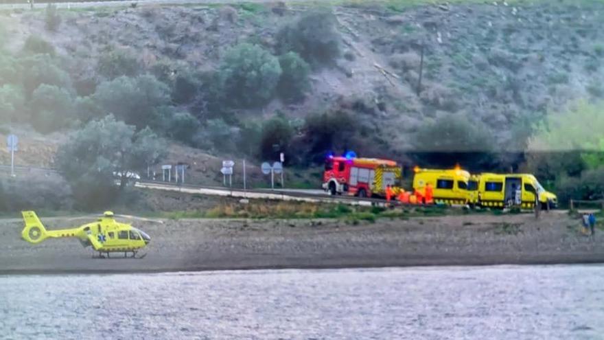 Els efectius d'emergències traslladats a la zona de l'accident de Colera