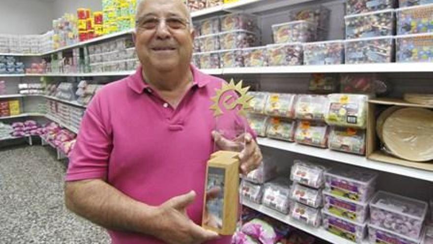 Ángel Sánchez Cortés, el mago de la golosina quese expande por la región