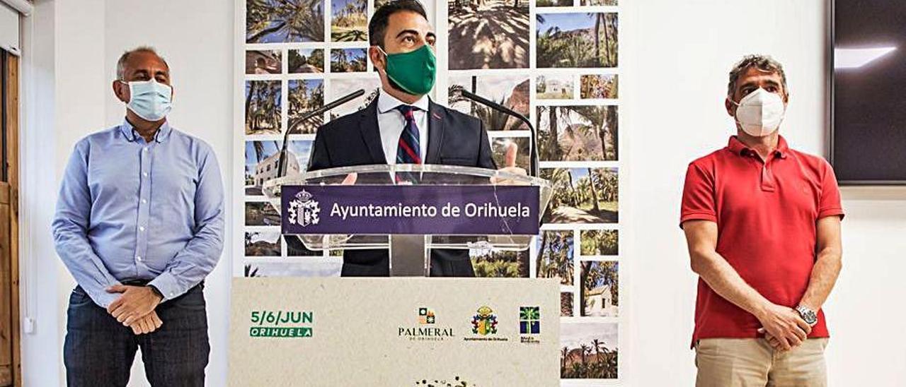 Aparicio, Bernabéu y Vegara durante la presentación, ayer. | TONY SEVILLA