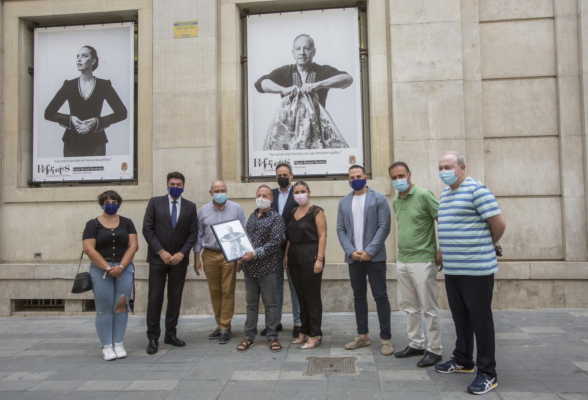 Homenaje a trece profesionales de las Hogueras en la muestra fotográfica "Referentes"