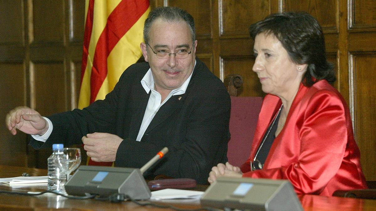 Conferencia de Josep Bargallo en el aula magna de la Universidad de Barcelona con presentación de Victoria Prego en 2005